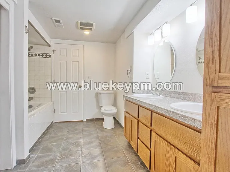 1102 NW 41st St — Photo 16