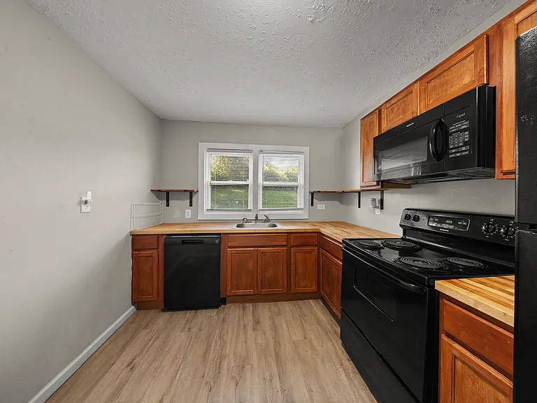 7149 Hotchkiss Valley Rd E — Photo 6