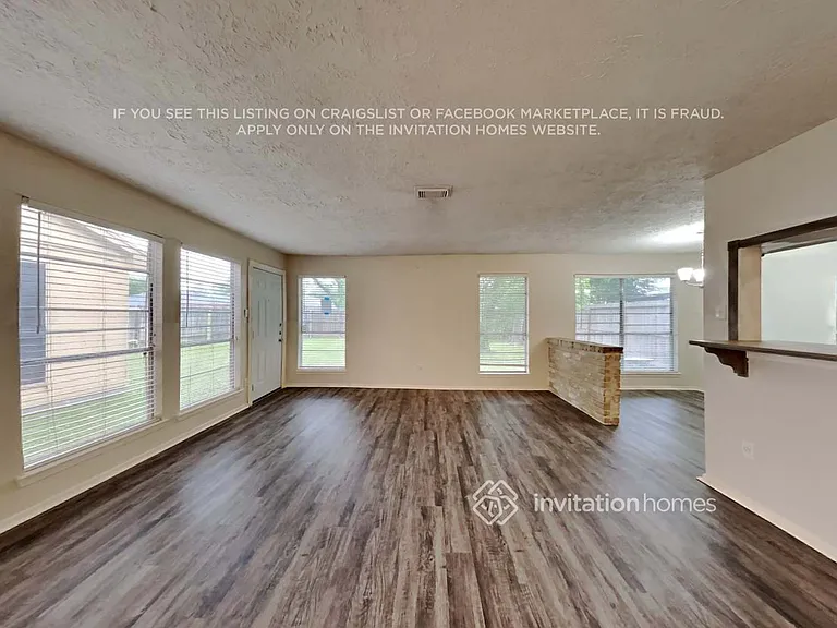 2835 Pilgrims Point Dr — Photo 3