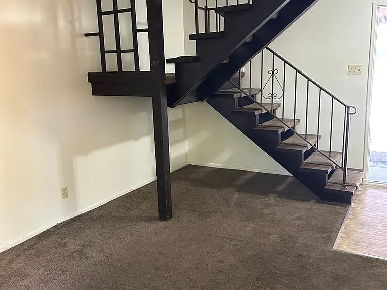 1011 Washington Ave — Photo 2