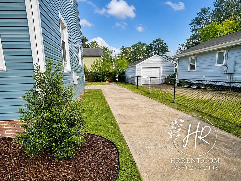 2914 Peronne Ave — Photo 12