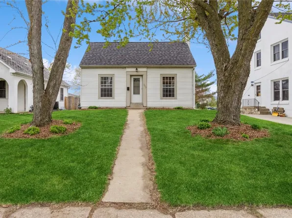 307 33rd St NE, Cedar Rapids, IA 52402