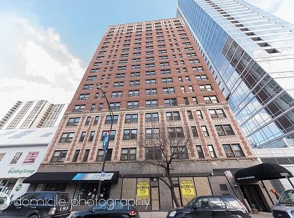 2nd image of 1211 N La Salle Dr #1701JC