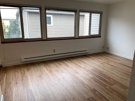 3rd image of 6527 24th Ave NW APT 5