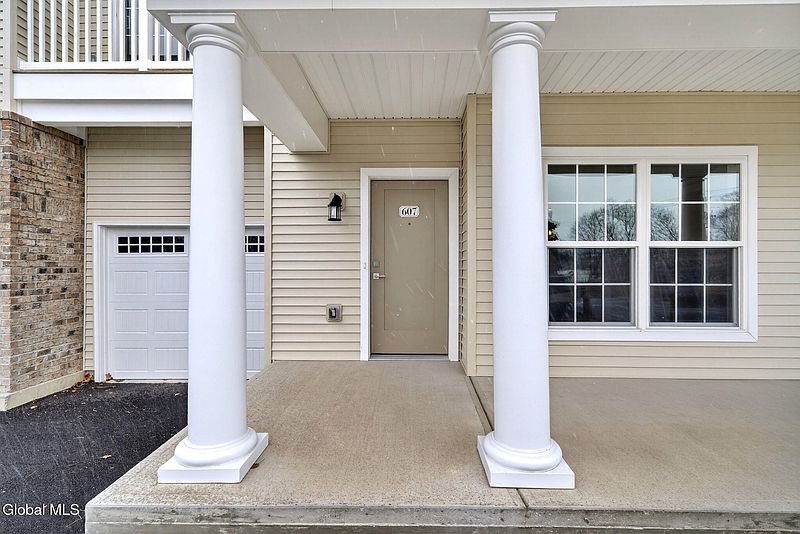 3rd image of 607 Vly Pointe Drive