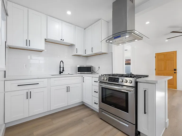 114 Madison Ave #B — Photo 3