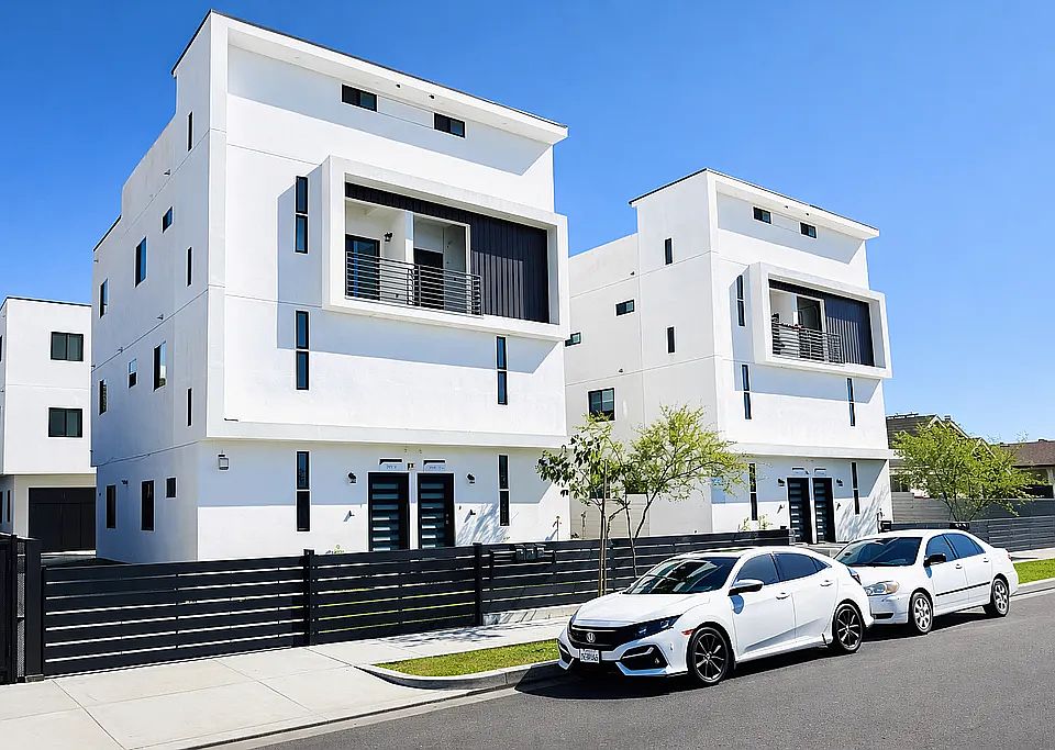 1st image of 3918 S Brighton Ave #4