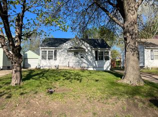 1137 SW Cambridge Ave, Topeka, KS 66604