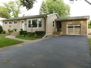 325 E Ardmore Ave, Roselle, IL 60172