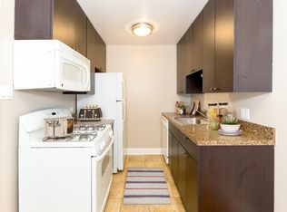 660 W. Barry, Chicago, IL 60657