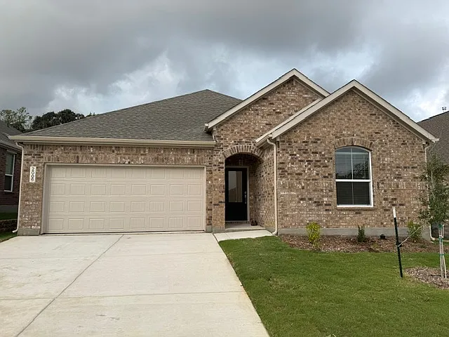 4 bed, 2062 sqft, $2,300 — Photo 1
