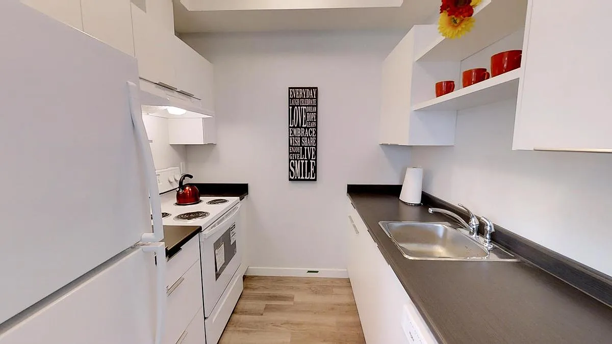 Railside House Apartments — Photo 1