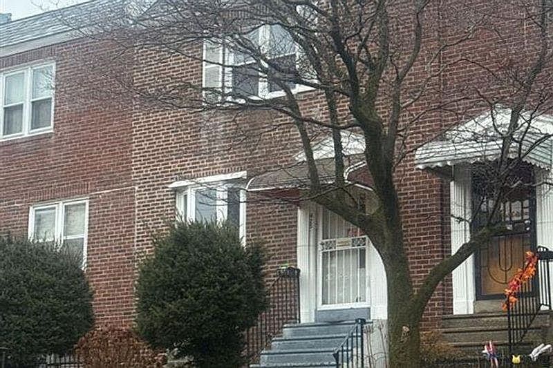 2nd image of 425 N 67th St