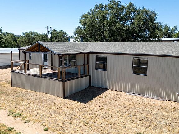 3rd image of 821 Ranch Road 261