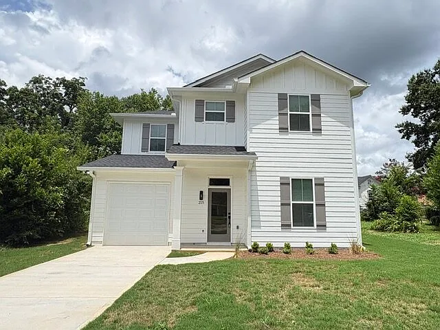 215 W Chappell — Photo 1