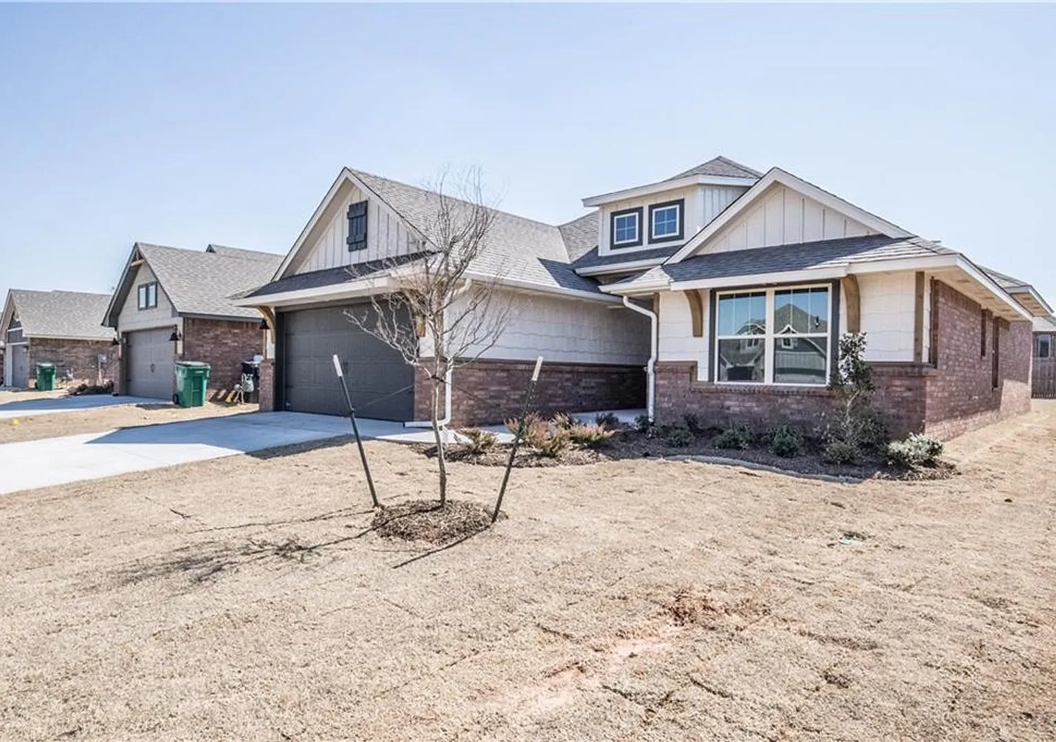 Luxury 4 Bedroom 2 Bathroom Home in Deer Creek Schools with Neighborhood Pool/Park — Photo 2