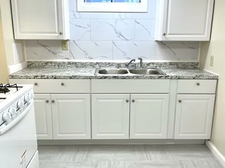 1203 E Walnut St #D — Photo 7
