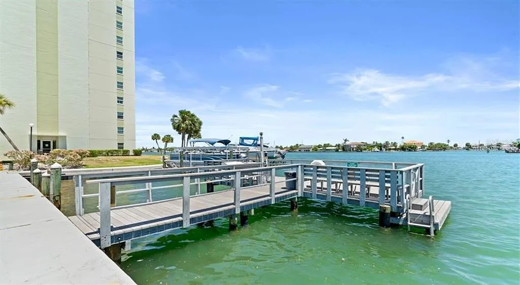 2 bed, 2.0 bath, 1365 sqft, $2,990 — Photo 4