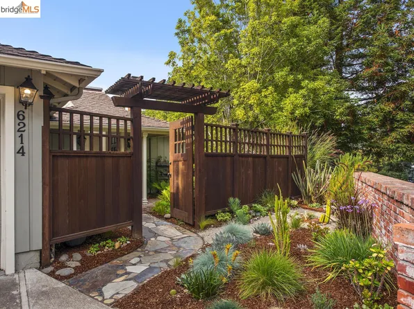 6214 Ascot Dr, Oakland, CA 94611