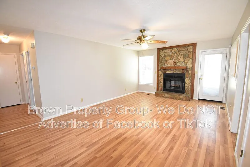 3 bed, 2.0 bath, 1076 sqft, $1,425 — Photo 2