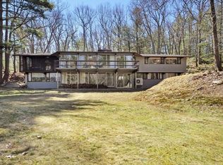 17 Stonehedge Rd, Lincoln, MA 01773