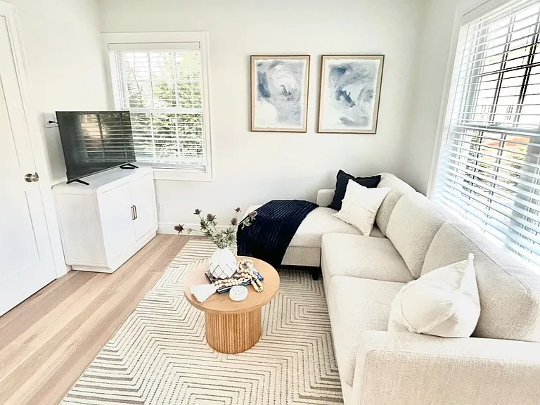 64 Kings Hwy N #1 — Photo 2