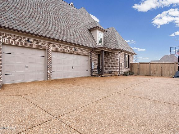 4th image of 4435 Parish Row