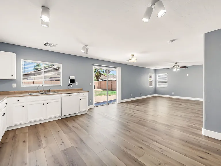 2422 E Olivine Rd — Photo 18