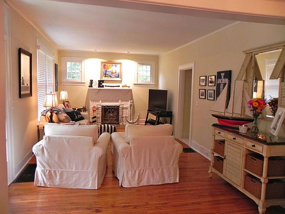 3rd image of 1105 Dartmouth St
