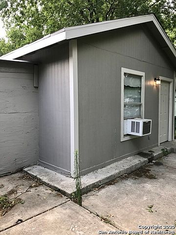 1st image of 932 Thompson Pl