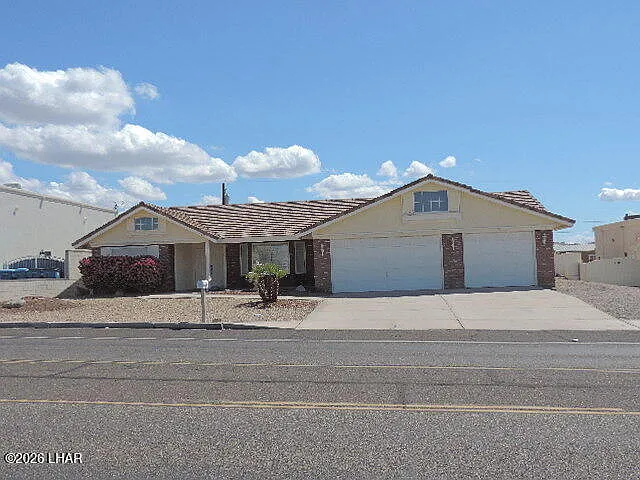 3 bed, 2.0 bath, 1942 sqft, $2,200 — Photo 4