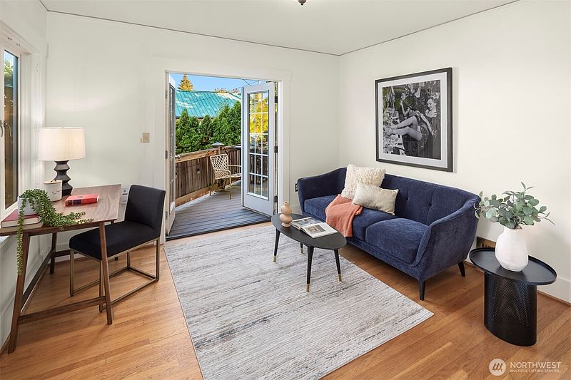 5th image of 2611 24th Avenue E