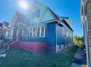 11667 Mitchell St, Hamtramck, MI 48212