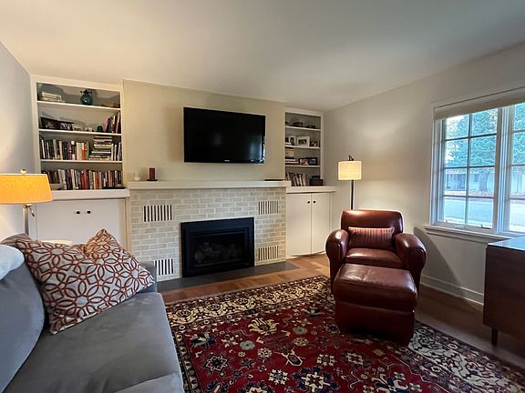 Living room with gas fireplace