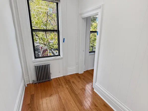 163 Bedford Avenue image 6 of 7