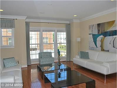 Living Room-BRIGHT and LARGE!