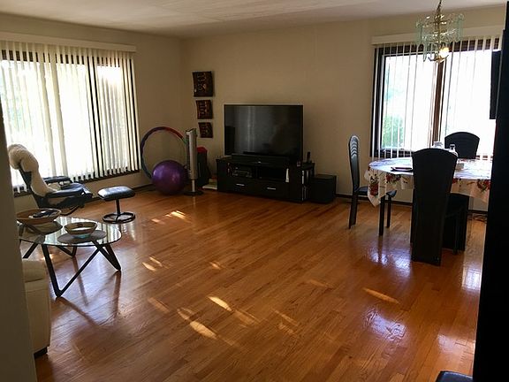 4th image of 6741 N Washtenaw Ave #2