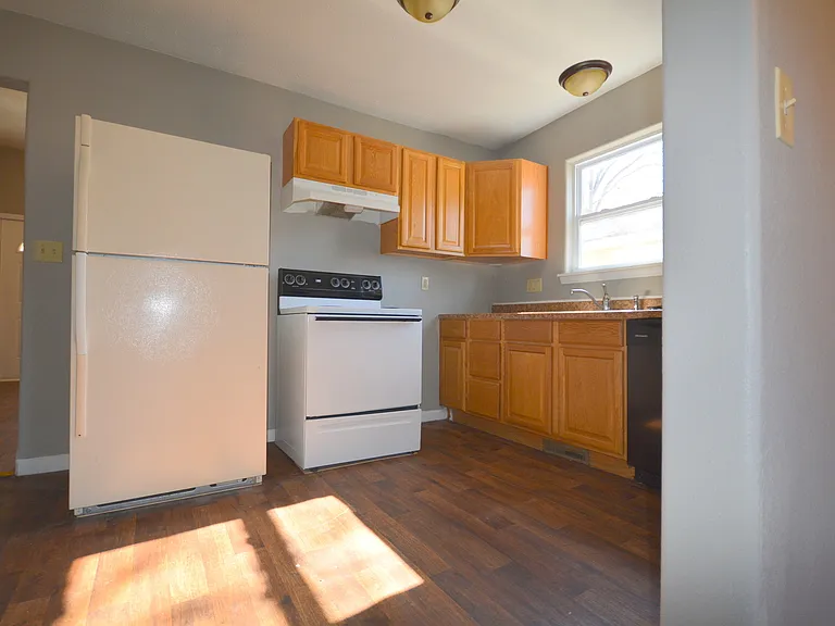 1211 N Rogers Ave — Photo 7