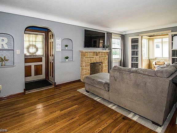 5th image of 3926 W 162nd St