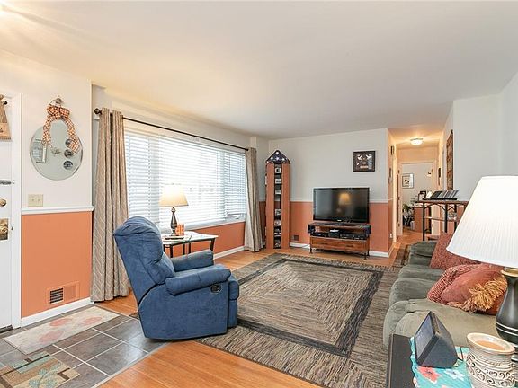 3rd image of 181 Clark St
