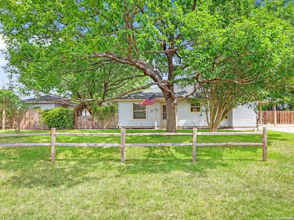 104 Royal Crest, Seguin, TX 78155