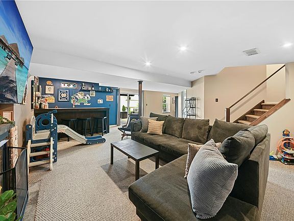 5th image of 3743 Notch St