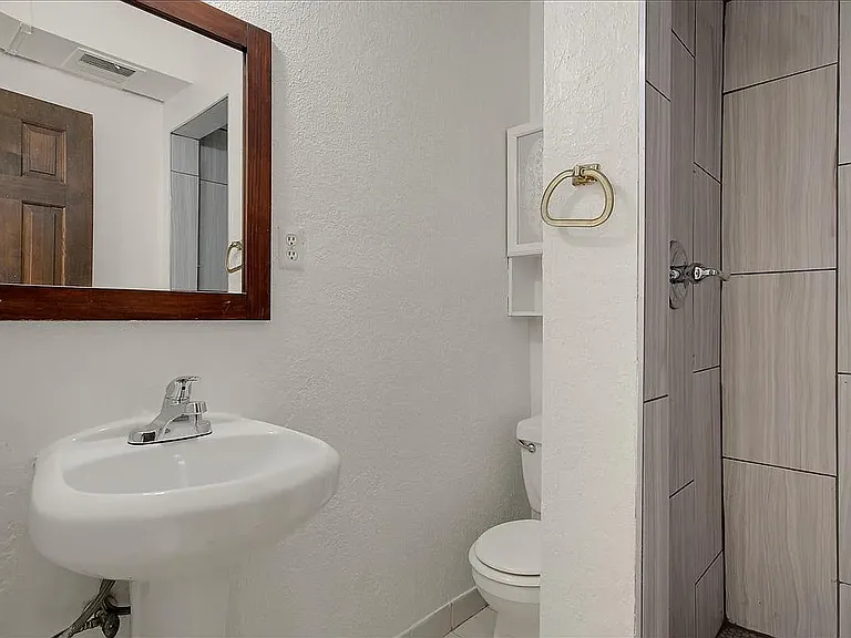 2302 Espanola St NE — Photo 5