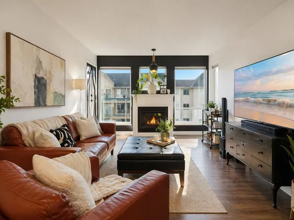 33738 King Rd #402, Abbotsford, BC V2S 8J5