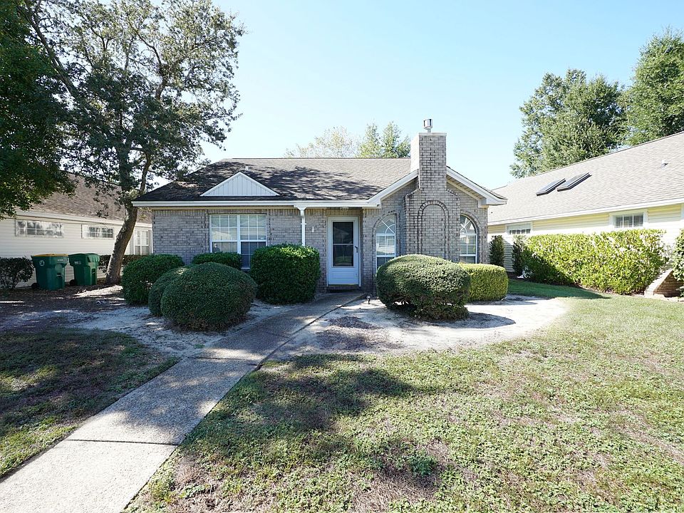 1st image of 243 Parkwood Cir