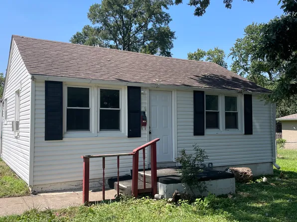 1104 S Woodbury St, Independence, MO 64050