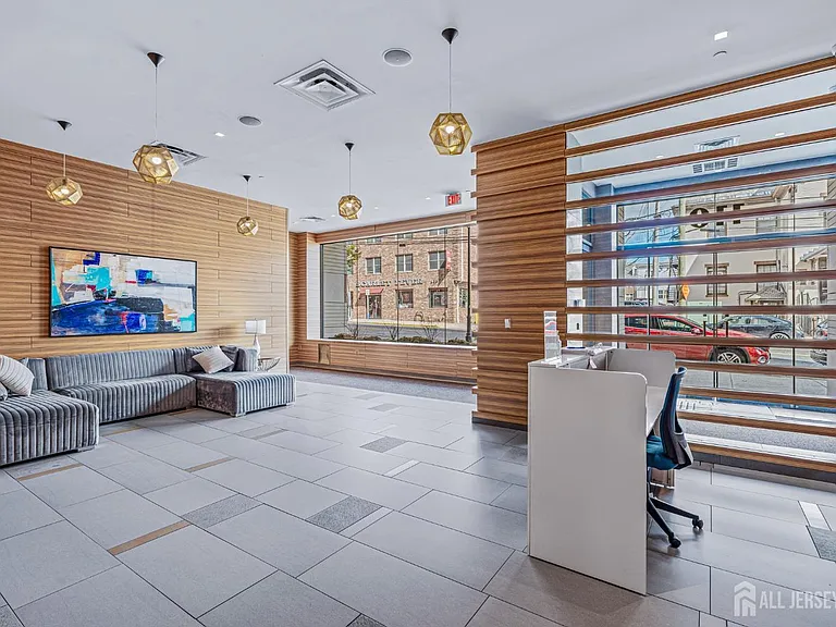 110 Somerset St #2205 — Photo 3
