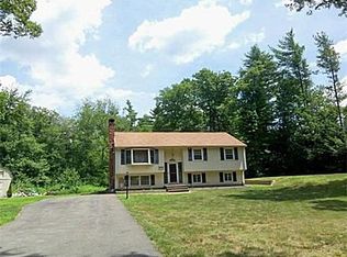 11 Pratt St, Halifax, MA 02338