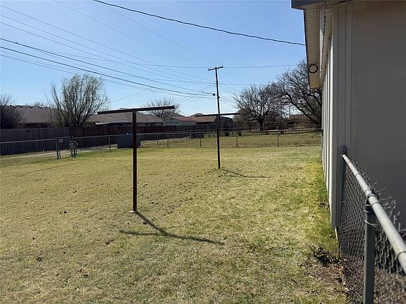 5th image of 404 Mercury St