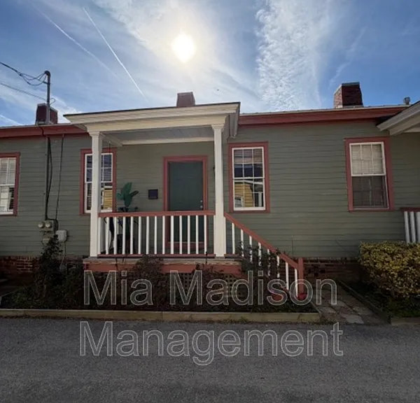 547 E Macon St — Photo 2